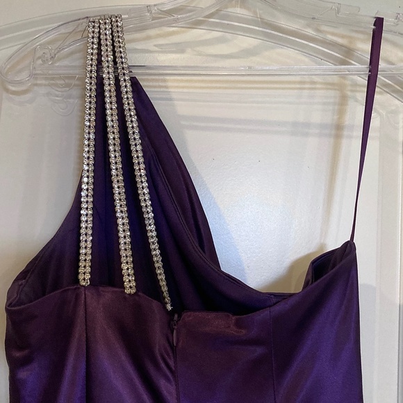 Prom / Formal Dress - Cinderella Design - Size 6 - Purple - Picture 3 of 5